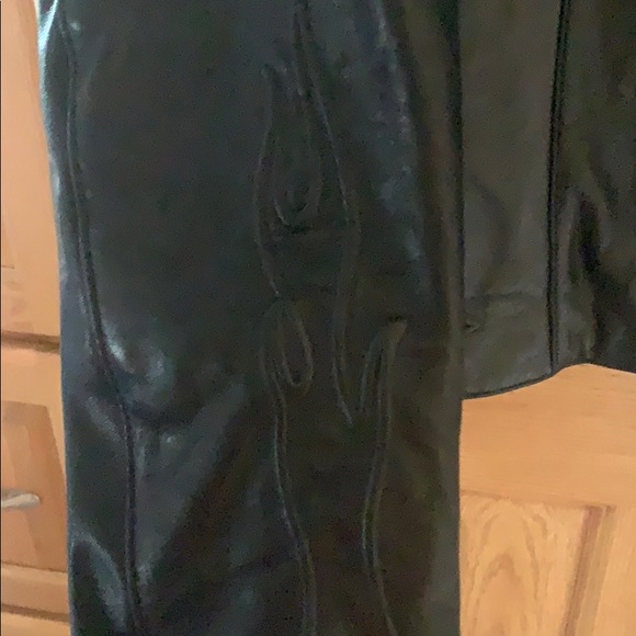 Leather jacket - Picture 2 of 5